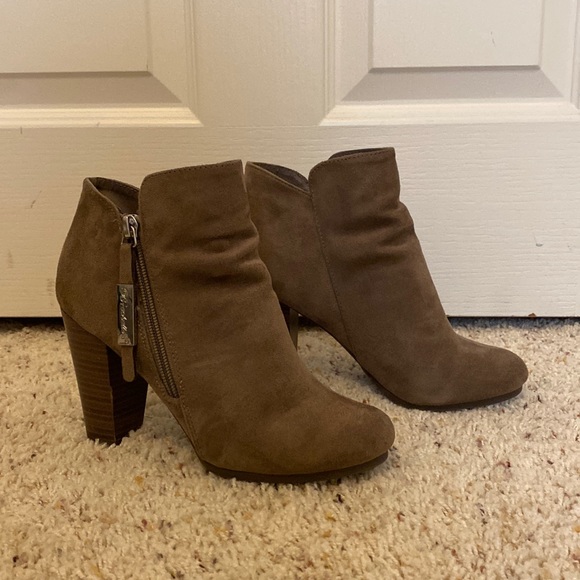 Taupe ankle booties - Picture 1 of 4